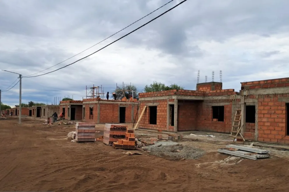Carpintería: las 16 viviendas se encuentran en etapa de trabajos estructurales e instalaciones.