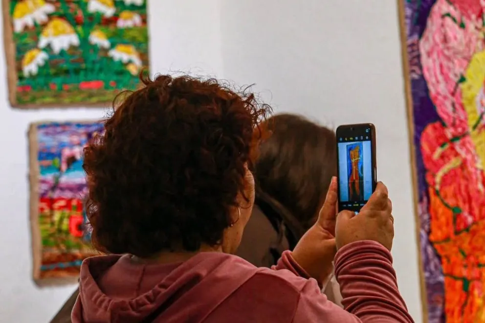 Inauguraron una muestra textil en Casa Palmira. 
