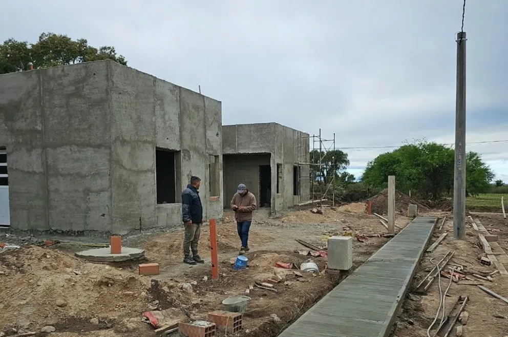 La Provincia construye 20 viviendas en el barrio El Rosedal y otras 20 en Los Troncos.