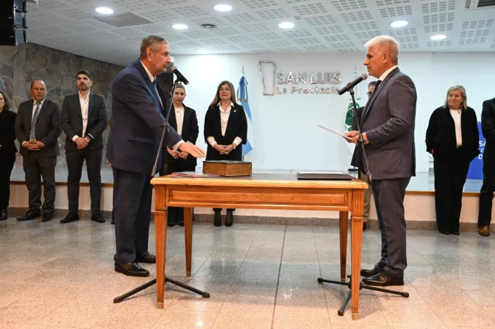 Rossi desarrolló una extensa trayectoria política, especialmente vinculada a Villa Mercedes. Fue diputado provincial, concejal y presidente de la UCR de San Luis entre 2018 y 2020.