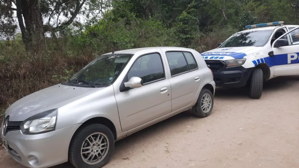 El automóvil fue localizado este viernes en un camino alternativo a la Ruta Provincial 14. Foto policia de San Luis.