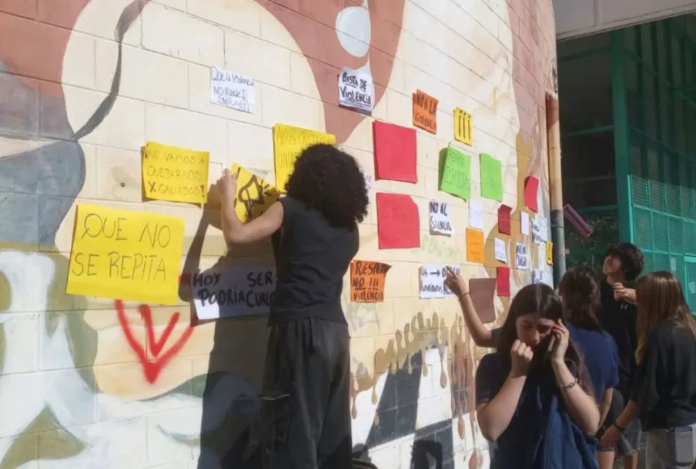 Alumnos del colegio Santiago Besso reclaman por la agresión a una estudiante.